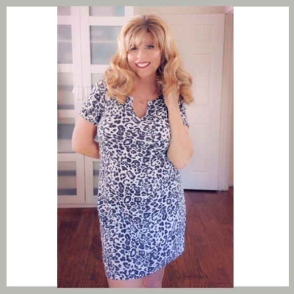 💌Leopard V Neck Dress Size Medium - Picture 3 of 3